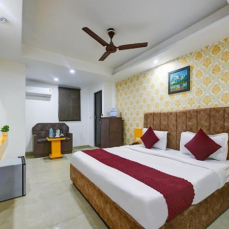 Hotel Kelvish Free Airport Pickup Нью-Дели Экстерьер фото