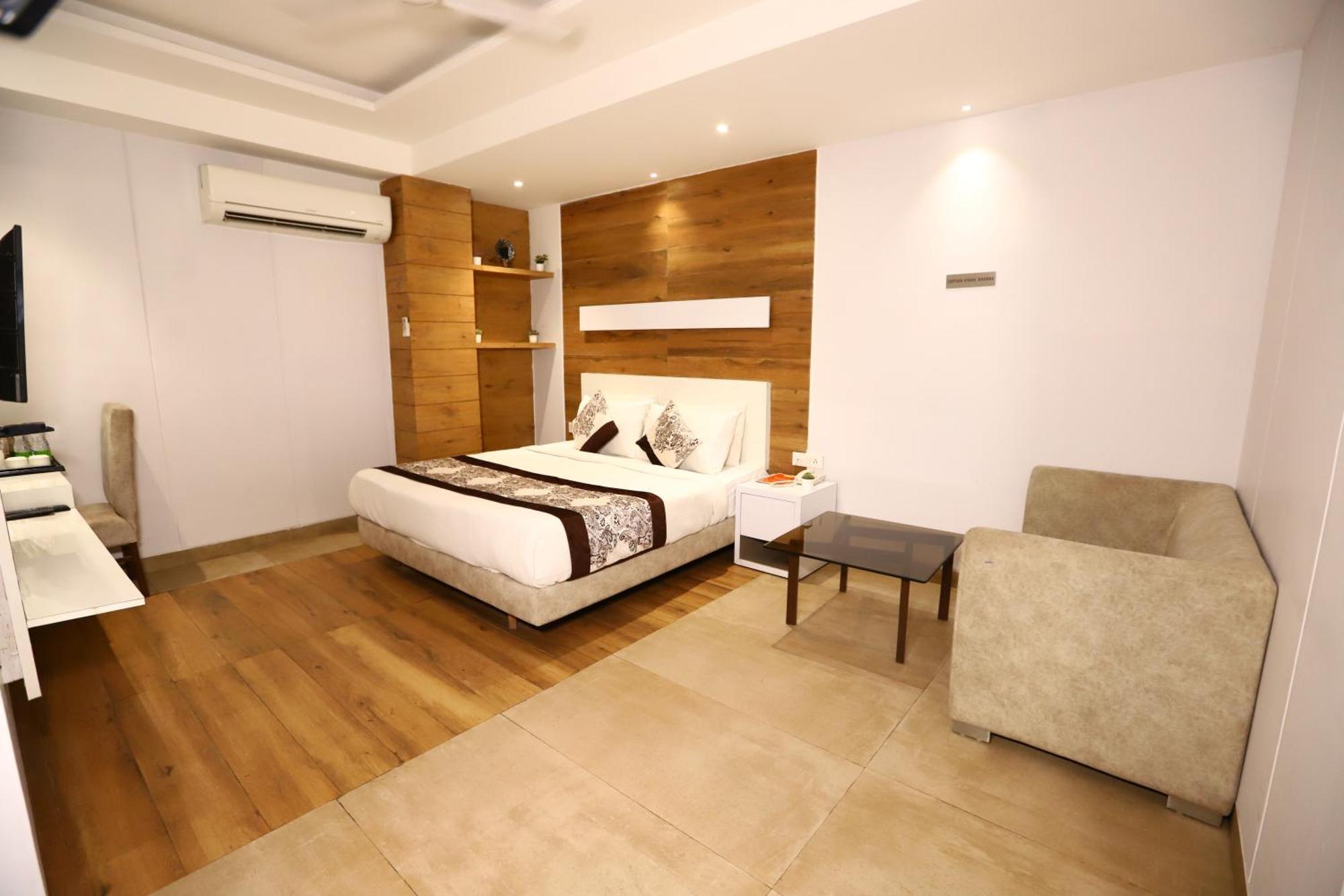 Hotel Kelvish Free Airport Pickup Нью-Дели Экстерьер фото