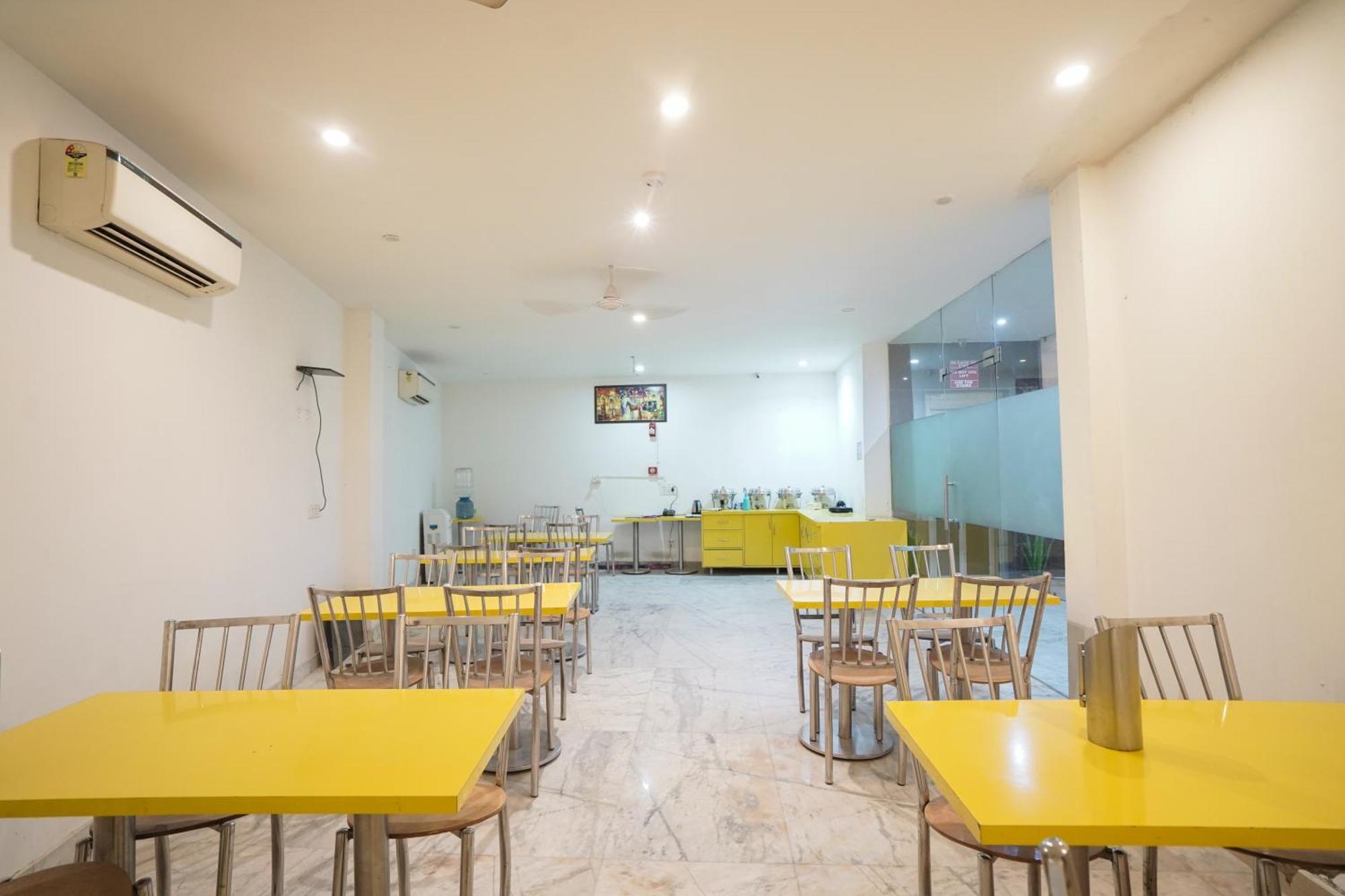 Hotel Kelvish Free Airport Pickup Нью-Дели Экстерьер фото