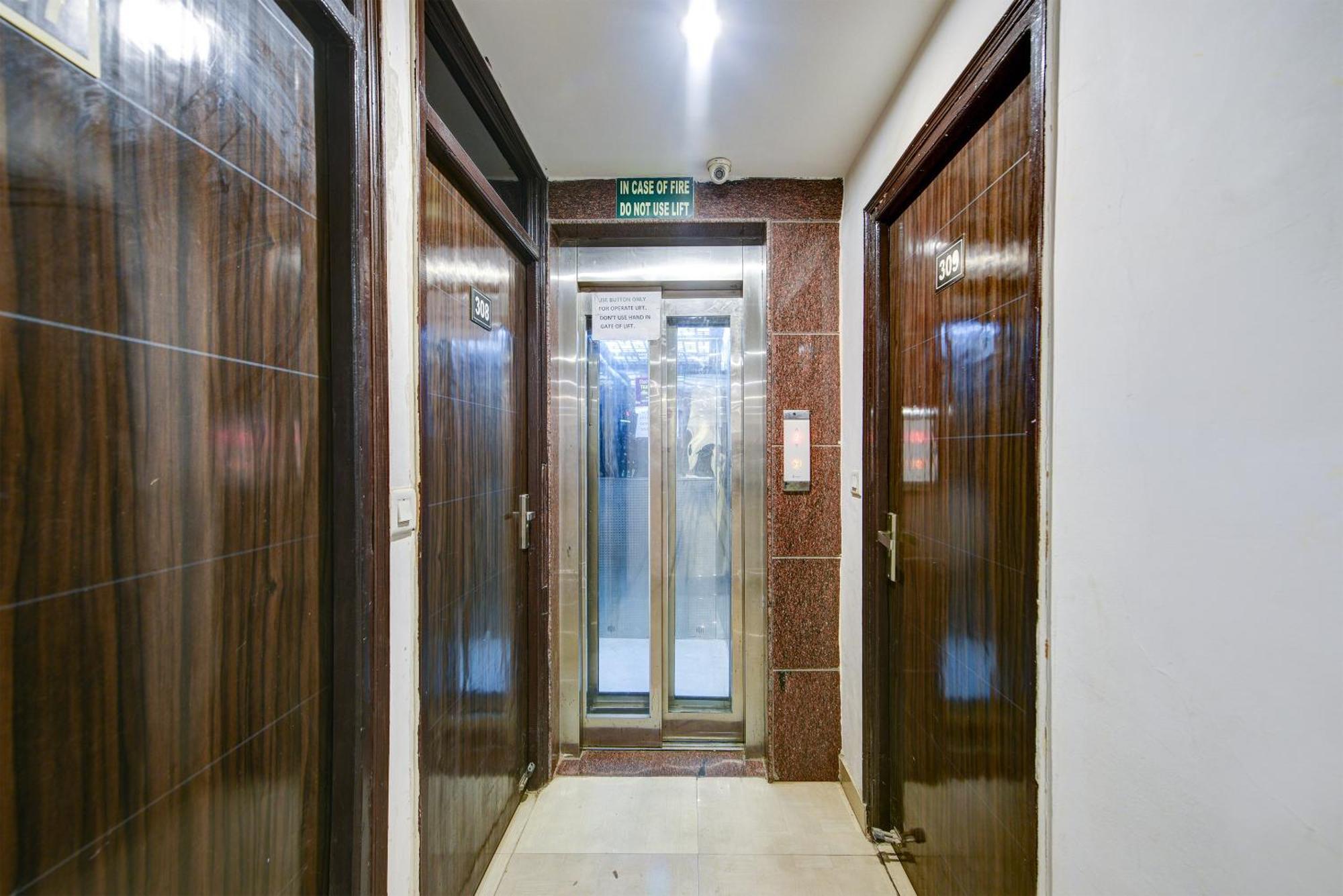 Hotel Kelvish Free Airport Pickup Нью-Дели Экстерьер фото