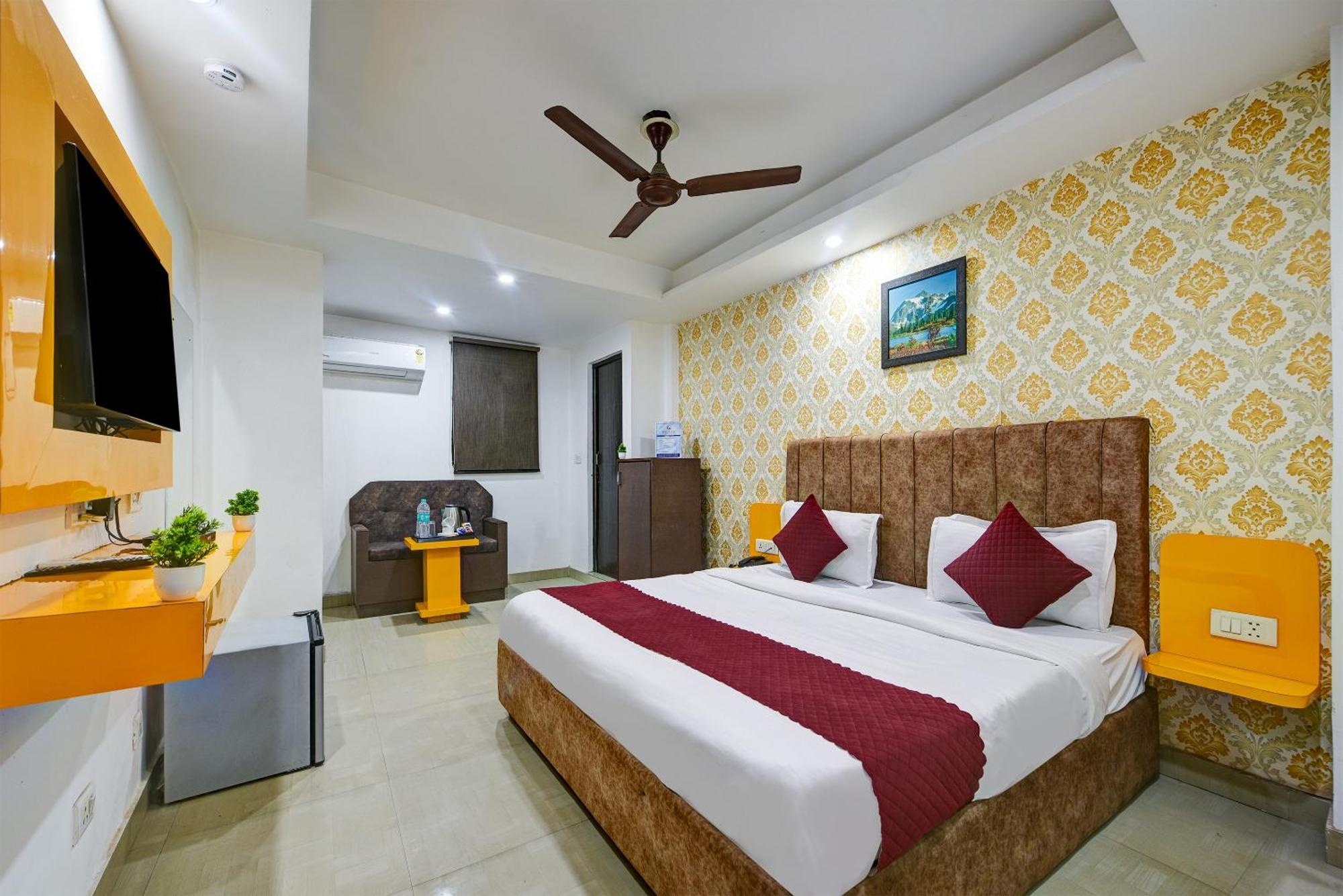Hotel Kelvish Free Airport Pickup Нью-Дели Экстерьер фото